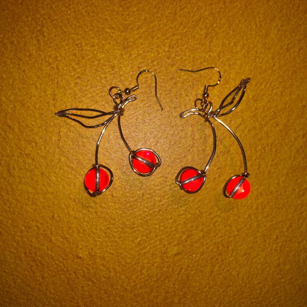 Handmade cherry earrings - Picture 2 of 3
